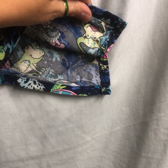 Blue Cherokee scrub top extra small pockets euc - Picture 7 of 10